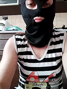 ladyrrr online show from April 5, 1:10 pm