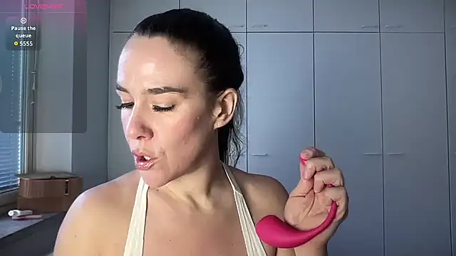 MilkyHoneyLullabies online show from March 9, 12:30 pm