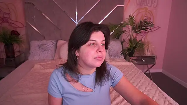 MirandaWong online show from February 3, 5:49 am