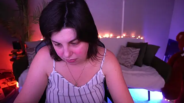 MirandaWong online show from April 12, 7:55 am