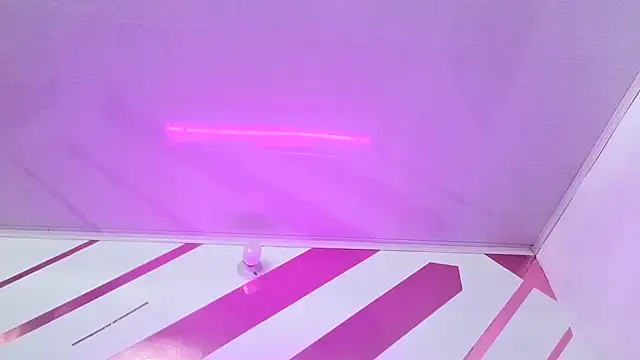 Kitten Hot  online show from October 31, 11:47 am