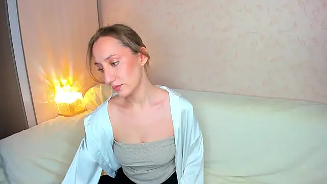 MelodyOfLovee online show from December 21, 3:33 am