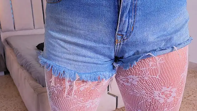 MAISE HILL1 online show from April 21, 1:18 pm