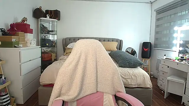 aya saki online show from December 1, 8:51 am