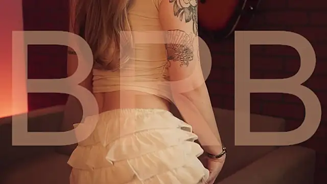 EllieCutes online show from October 6, 9:04 am