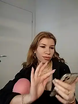 EvyLure online show from December 22, 8:39 am