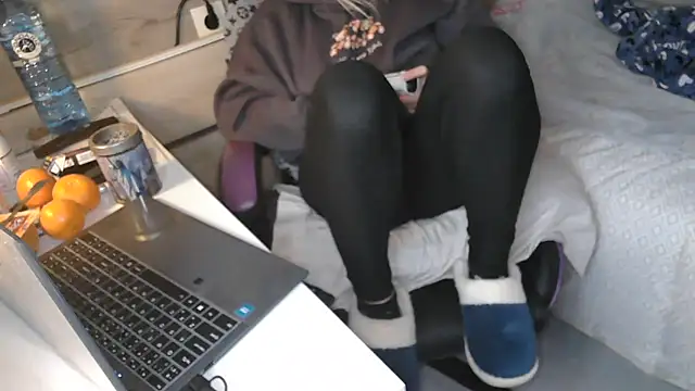 LaRa forU online show from November 27, 3:59 pm