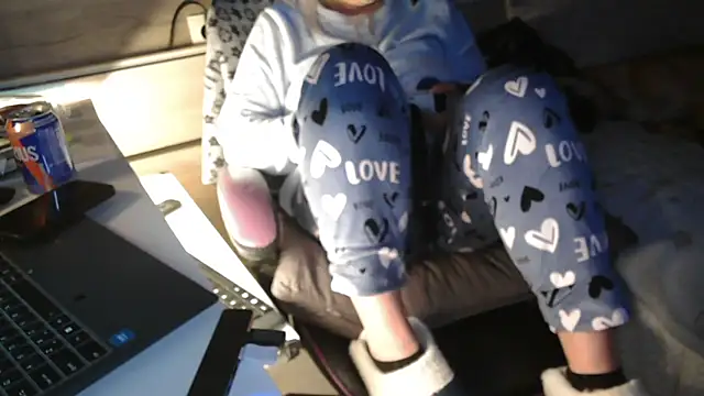 LaRa forU online show from November 30, 5:39 pm