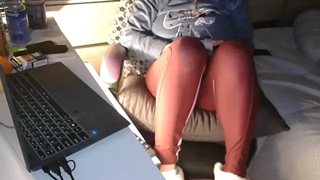 LaRa forU online show from November 28, 4:54 pm