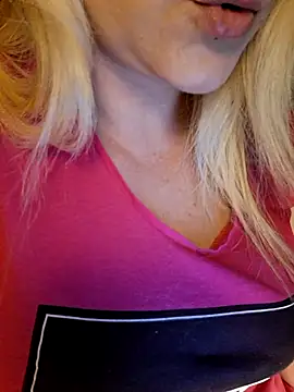 LaRa forU online show from October 1, 9:20 pm