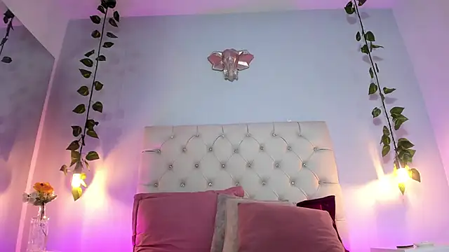 Isabella Flowers online show from January 9, 9:30 pm