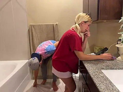 girlfriendmissy online show from July 21, 11:05 pm
