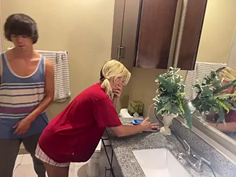 girlfriendmissy online show from July 10, 10:32 pm