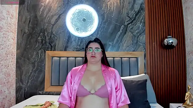 BellaPeers  online show from October 14, 11:35 am