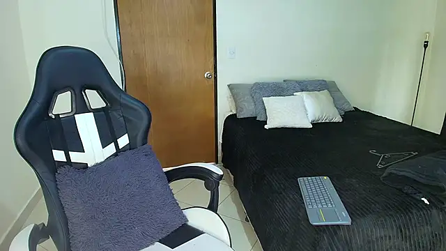 April Scarlett online show from March 26, 8:32 pm