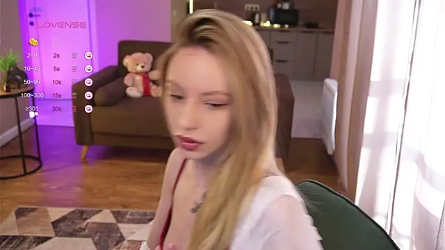 wowmolly online show from April 21, 3:19 pm