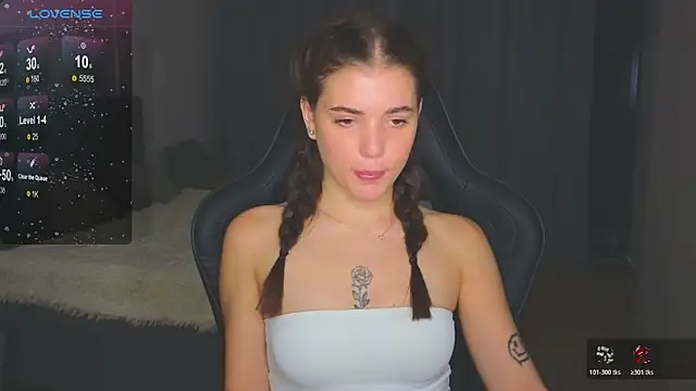 adrianawow1 online show from October 28, 7:30 pm