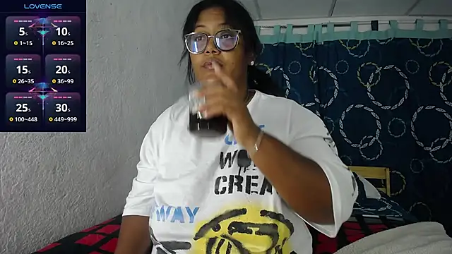 miajoseph  online show from May 5, 3:09 am