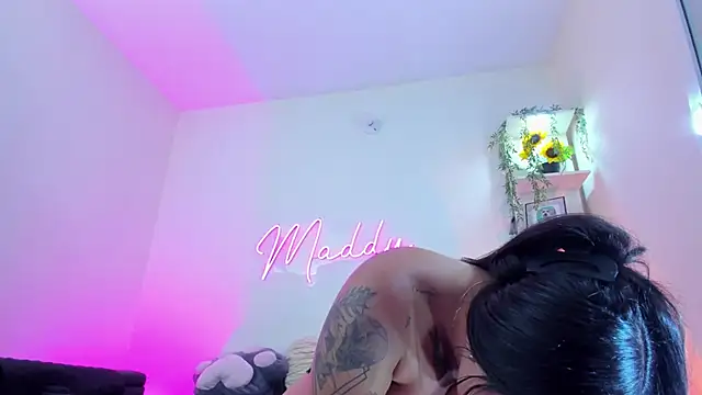 MaddyParisi online show from September 16, 7:16 am