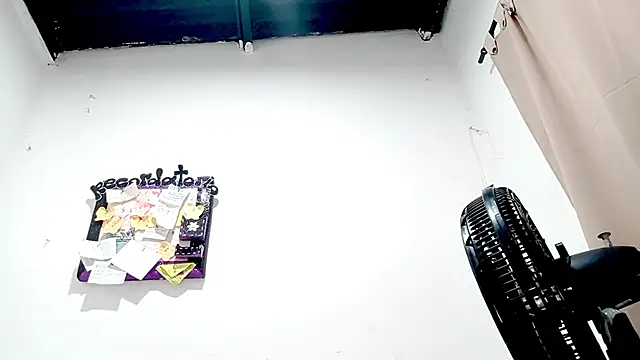 PetiteIvoryQueen19 online show from October 19, 7:32 am