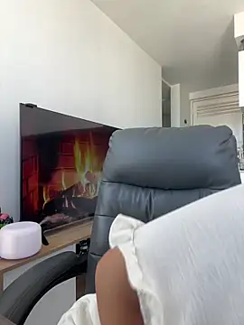 pamelajons  online show from November 9, 2:24 pm