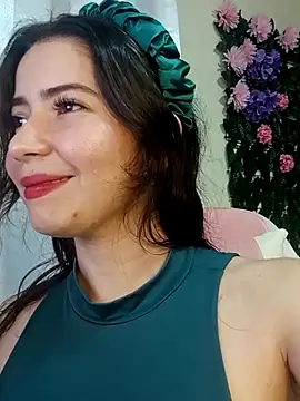 sweetieandjuicyy online show from November 15, 7:37 pm