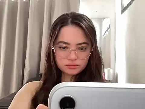 Ambershy18  online show from November 18, 2:51 pm