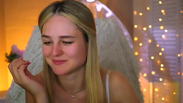 DeboraLarson online show from September 19, 7:51 am