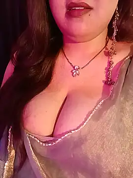 Suhanakhan00 online show from August 6, 5:53 pm