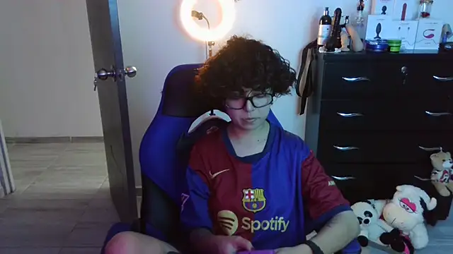 thomascooper7 online show from October 8, 8:24 pm