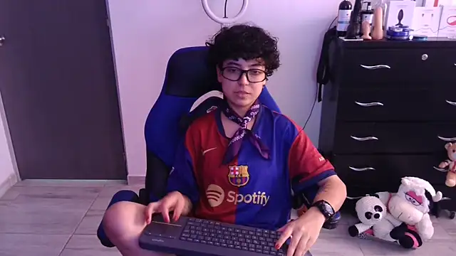 thomascooper7 online show from February 16, 7:14 pm