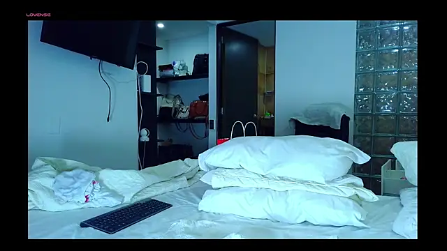 thedianakaro online show from April 3, 3:26 am