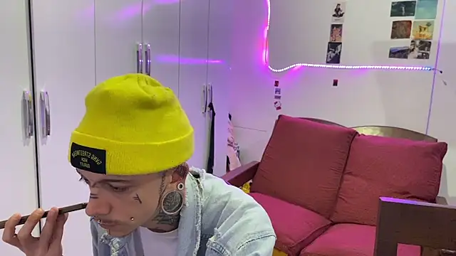 Seebohm1111 online show from November 2, 2:04 am