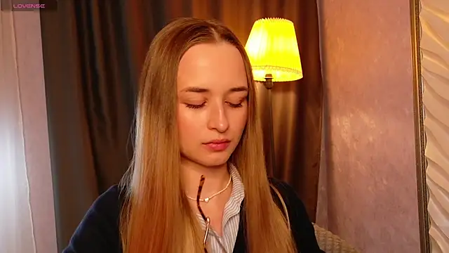 Tiffanyhunt online show from November 25, 1:24 pm