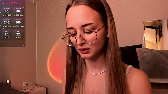 Tiffanyhunt online show from October 6, 1:39 pm