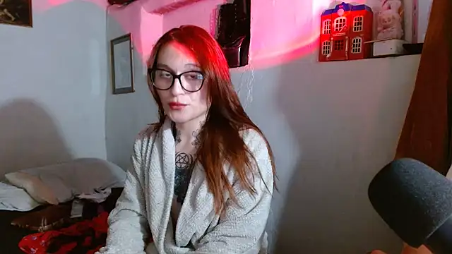 kittenlizz online show from December 5, 8:43 pm