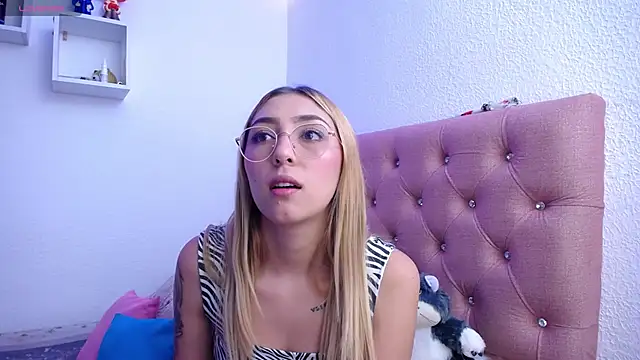 Soffy-brooks online show from September 13, 3:25 am