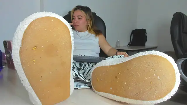 alma fenix online show from April 5, 5:28 am