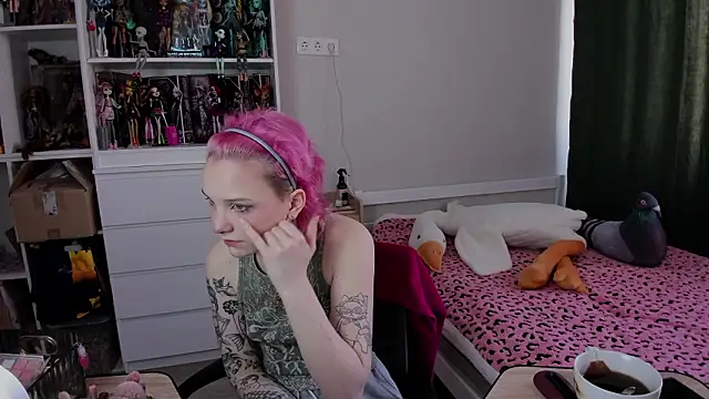 School Love online show from March 7, 7:26 am