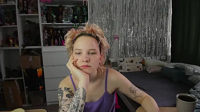 School Love online show from April 2, 7:06 am