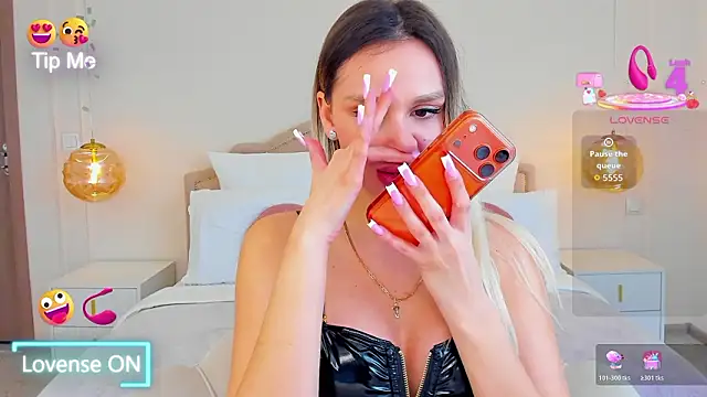 MissLoou online show from March 2, 7:15 am