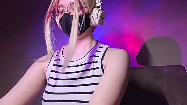 DanaWard online show from February 28, 9:58 pm