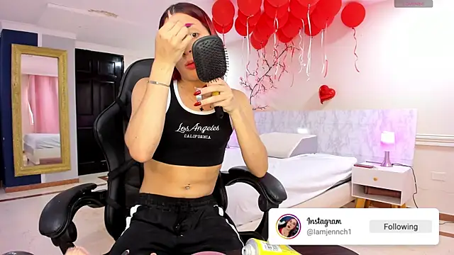 charolbruce 1 online show from May 29, 12:14 pm