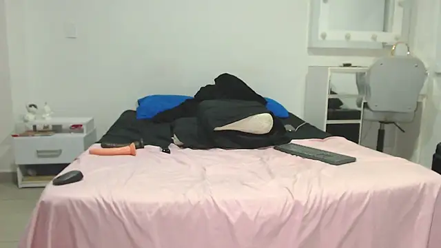 AnnieRoss69 online show from March 5, 1:12 am