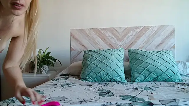 secretmuses online show from February 8, 4:11 pm