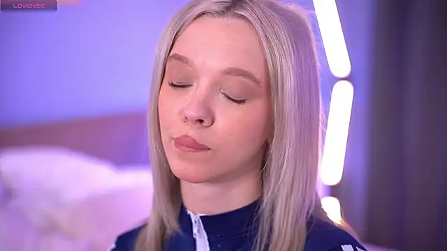  AlinaBailey online show from April 13, 8:15 am