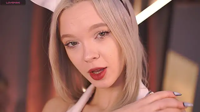  AlinaBailey online show from February 7, 7:45 am