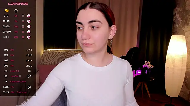 hannacheekss  online show from September 18, 2:21 am