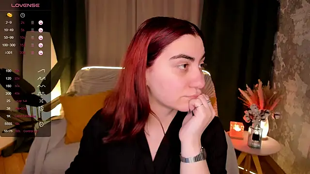 hannacheekss  online show from December 3, 2:14 am