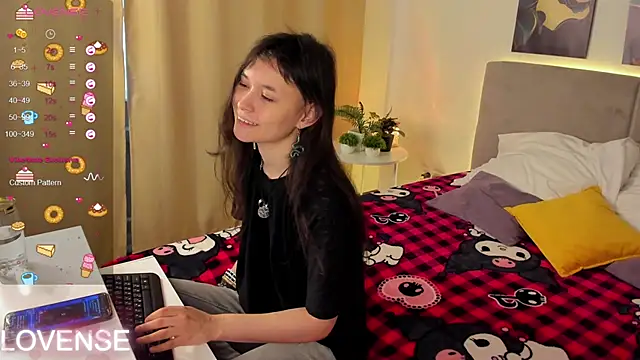 Emily Strikeee online show from February 8, 9:57 am